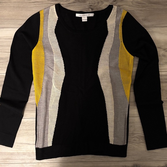 Diane Von Furstenberg Sweaters - Diane Von Furstenberg Black 100% Wool Sweater with Grey Yellow Accents